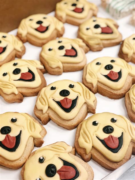 Cookie dog. Everyone loves getting cookies but dogs may be the most appreciative recipients of all! With ingredients like peanut butter, bacon, and carob, these dog biscuit recipes are sure to have tails wagging. And at … 