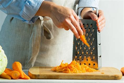 Cooking Tips : How to Shred Carrots - YouTube