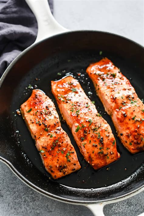 Cooking salmon with skin in oven