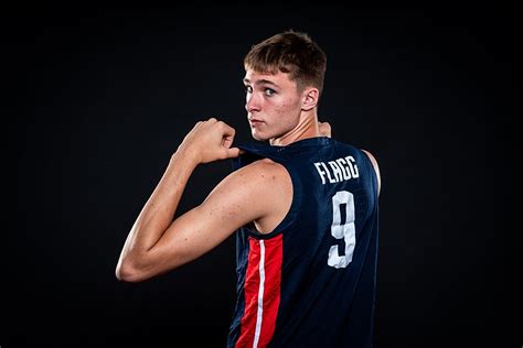 Cooper flagg. Cooper Flagg, the top prospect in high school basketball and the favorite to be the No. 1 pick in the 2025 NBA draft, announced his commitment to Duke on Monday. Flagg chose the Blue Devils over UConn. Duke was seen as the overwhelming favorite since the early days of Flagg's recruitment. 