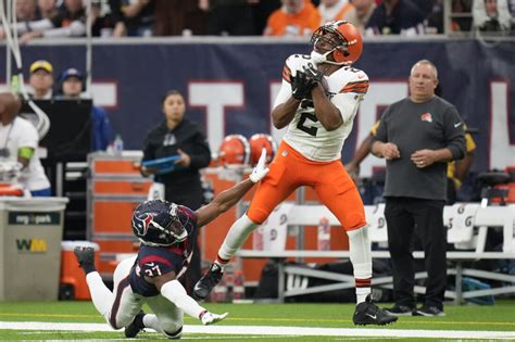 Cooper has franchise-record 265 yards receiving to lead Browns to 36-22 win over Texans