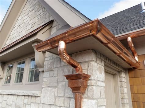 Copper gutters cost. Aluminum gutters cost anywhere between $4 and $14 per linear foot on average, while copper gutters cost between $20 and $40 per linear foot. These price disparities can really impact which material you choose. Some homeowners want the appearance of copper gutters without the cost that comes with it. In this case, faux … 