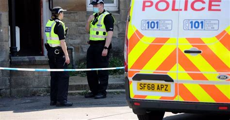 Cops hunt two men over Renfrew flat murder bid - Daily …