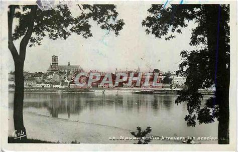 Coque de bande de carte postale vue à travers l