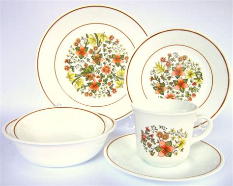 In response to a customer enquiry about the safety and usability of their vintage Corelle tableware from around the year 2000, (note: vintage is older than 20 years). Pyrex clear glass is lead-free. Vintage Brown Tupperware is lead, cadmium, mercury, and arsenic-free. Yellow Tupperware has 2677 ppm cadmium and 15 ppm mercury.. 