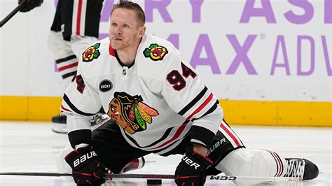 Corey Perry sits again as Blackhawks remain quiet about forward's status
