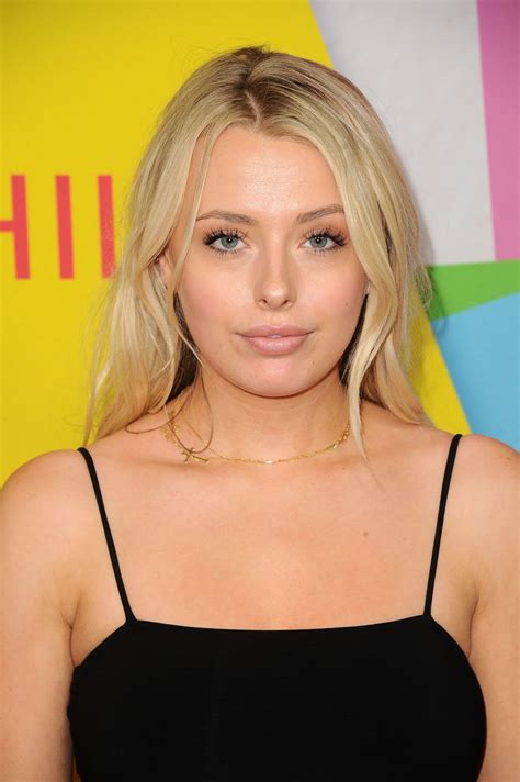 Corinna kopf. Corinna Kopf became famous after appearing in videos with David Dobrik and the Vlog Squad. Kopf is a YouTuber, streamer, and Instagram influencer who is a regular fixture in David Dobrik's Vlog ... 