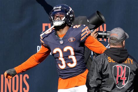 Cornerback Jaylon Johnson stays with the Chicago Bears despite a late request before the NFL trade deadline