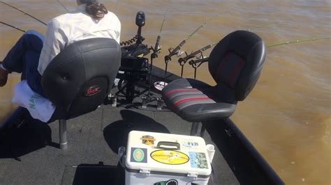 Can be mounted directly to the Cornfield Crappie Gear Bridge Mount for more stability and 5 more inches of height. Also has micro adjust to turn your unit to face where you need it and the knuckle allows ability to tilt the plate. Knuckle has detent locks and 1/2″ bolt just like the sturdy Cornfield Fishing Gear monitor mounts.. 