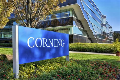 Corning & company. CNBC: Glimpse into Corning’s facilities reveals optical fiber’s crucial role in connecting the world. Jul 2022. 