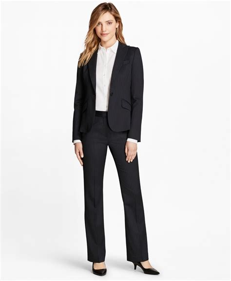 Corporate formal attire. This style is most appropriate for interviews, career fairs and more formal events. It is recommended to opt for darker, more traditional colors such as black, navy or gray. Examples of business professional clothing: Jackets and blazers with matching pants or skirt. A button-up collared shirt and tie combination. A tailored, conservative shirt. 