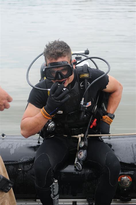 Correction: Hungary-Military Divers story