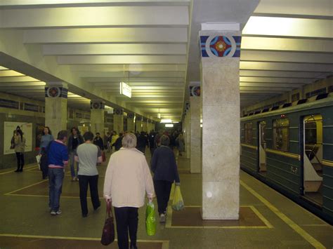 Corredores de apuestas metro novogireevo.