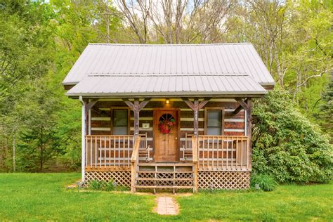  Cosby Creek Cabins provides visitors to the Great Smoky Mountain National Park and Gatlinburg, Tennessee with luxury vacation cabins located off the beaten path. 1-800-508-8844 Home .