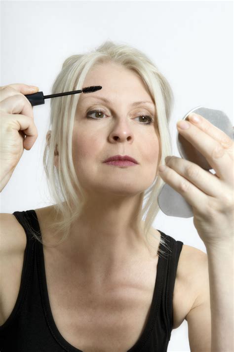 Cosmetics for older woman. #nikoljohnson #olderwomen #over50 #maturemakeup #grayhairShop my Cosmetics: FRESH BEAUTY STUDIO/NiKOL COSMETICS: https://bit.ly/2NsiUwPNiKOL COSMETICS INSTAG... 