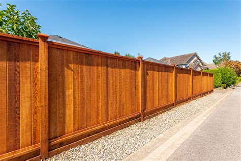 Cost of fence and installation. Vinyl-Coated Chain-Link Fence Costs. A 100-foot-by-4-foot vinyl-coated chain fence costs $1,000 to $4,800. Add $1,000 or more to increase it to a 6-foot height. It comes in standard colors of black, white, green, brown, gray, redwood, and beige. Custom colors are available though it may drive the price up and delay installation. 