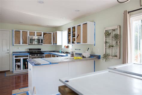 Cost of painting kitchen cabinets. Labor costs can account for a significant portion of the total cost. On average, professional painters charge between $30 to $60 per linear foot for kitchen cabinet painting. In an average-sized kitchen with 30 linear feet of cabinetry, you can expect to spend between $900 to $1,800 just on labor. 