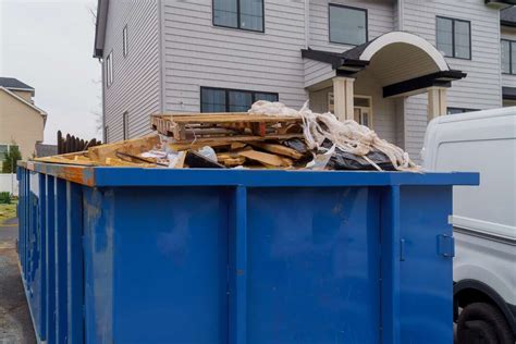 Cost to rent dumpster. When it comes to renting a dumpster in Commerce City, you can choose between a 20-yard, 30-yard and 40-yard container. Dumpsters are sized based on how many cubic yards of waste they hold. For example, a 20-yard dumpster is 8 feet wide x 22 feet long x 4 feet high. It holds 20 cubic yards of waste. 
