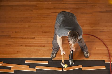 Cost to replace flooring. The vinyl flooring cost ranges from $1 to $4 per square foot, laminate flooring is $2 to $6 per square foot, and hardwood flooring costs $3 to $7. With these approximate values, the average cost to cover 48 square feet is: Vinyl flooring — $120; Laminate flooring — $192; and. Hardwood flooring — $240. 