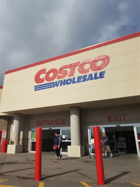 Costco sells several brands of generators, including Cummings, Generac, Honeywell and Champion. Their online selection is sometimes more extensive than what is available in the sto.... 