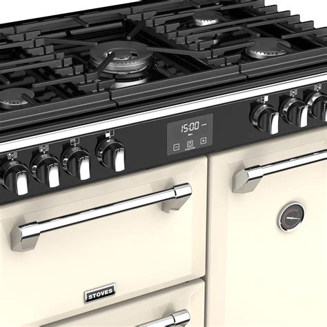 Advantages of a gas stove include energy efficiency, precise temperature control, immediate heating and cooling, lower operating cost and the ability to work without power. Disadvantages of a gas stove include more safety hazards and a usua.... 
