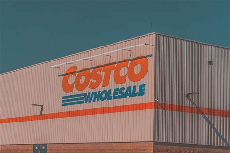 Costco in maine locations. Jan 25, 2022 · Currently, the closest Costco stores to Maine are in Nashua, New Hampshire, and Danvers, Massachusetts. Costco Wholesale Corp. of Issaquah, Washington, operates over 800 big-box stores globally ... 