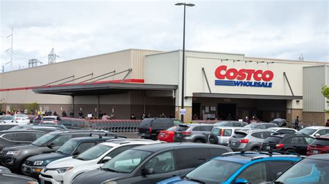 Costco in waukesha. Open 24 Hours* * Thanksgiving: Closed 1:45pm to 6am the following day * Christmas: Closed 5:45pm Dec 24th to 6am Dec 26th * New Years: Closed 7:45pm Dec 31st to 9am Jan 1st 