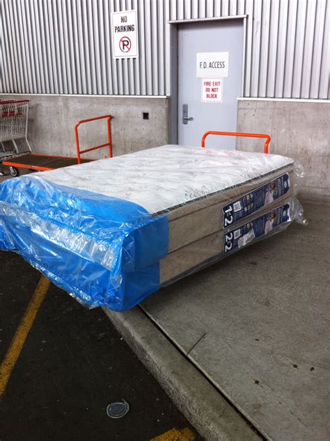 Mattress Return Policy Mattresses must be returned within 120 days of delivery. We encourage you to inspect your merchandise upon receipt. Defects or damages must be reported within 48 hours of delivery. Refunds will not be issued without a receipt. Delivery fees and Mattress Haul Away Service fees are non-refundable.. 
