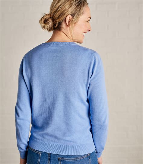 Cotton sweaters. Most sweaters made from cotton, acrylic, ramie, bamboo, and wool—as well as some cashmere yarns—can be washed at home, but you'll need to determine if the sweater should be washed by hand or machine. Hand-washing is usually the safest choice for cleaning natural fibers. If there are stains, pretreat before washing. 