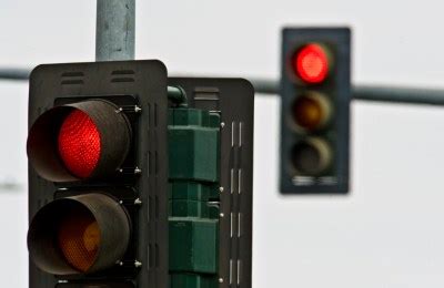 Could ‘smart’ stoplights cut fuel waste and carbon emissions? Roadshow reader runs numbers
