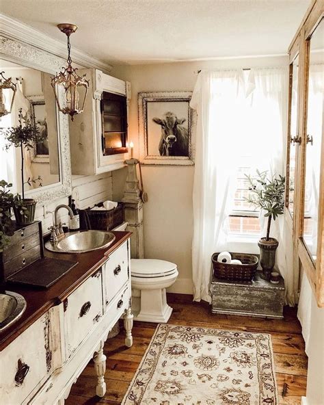 Country Style Bathroom Decor In