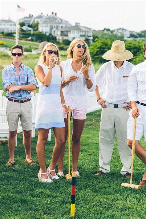 Country club clothes. ‘Country club casual’ is a fancy way of saying business casual; recommended attire for men includes a knit polo shirt with khakis, while appropriate attire for women includes a sun... 