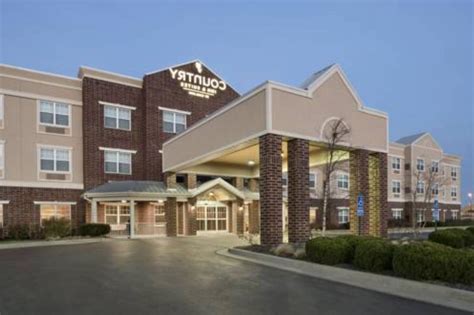 Stay at the Hampton Inn & Suites Country Club Plaza Kansas City hotel and enjoy all the shopping and restaurants the historic Country Club Plaza has to offer. 