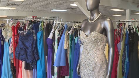 Couple Collects Hundreds of Prom Dresses for Teens in Need