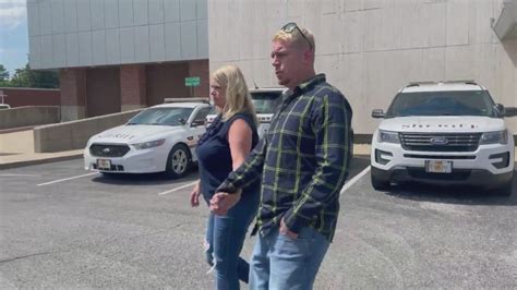Couple helps find suspect in Illinois roadside killing