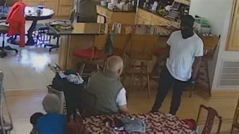 Couple watching grandchildren targeted in Oakland home invasion robbery
