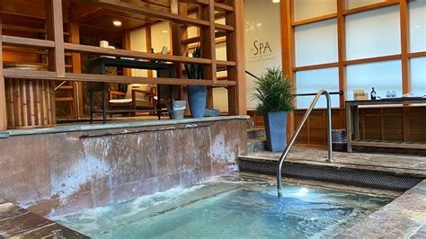 Couples Soak & Float – The Bathhouse