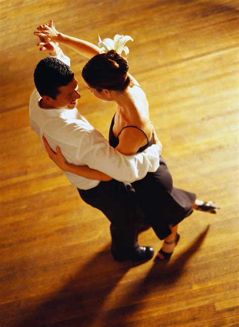 Couples dance lessons. After answering a few questions about your goals, aspirations, and the look and feel you’d like to have, you'll be guided through a few basics by one of our highly-trained instructors. You'll start to learn to dance on your very first lesson, and leave with a plan of action for the next few sessions. At Arthur Murray, we've developed a fool ... 