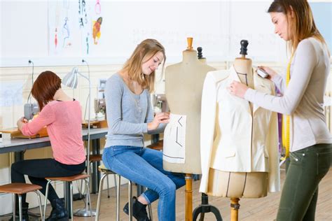 Courses in College to Become a Fashion Designer - The Classroom