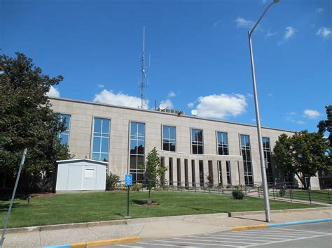 Courthouse owensboro kentucky. Address: William H. Natcher Federal Building and United States Courthouse. 241 East Main Street, Suite 110. Bowling Green, KY 42101-2175. Phone: (270) 901-2108 