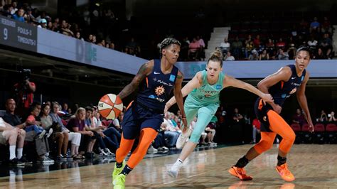 Courtney Williams scores 28 points to lead Sky to 89-87 win over Fever