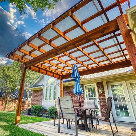 Cover your pergola. The open beams of a pergola create shade as the sun moves overhead without cutting sunlight and airflow. This structure allows pergolas to work in nearly any … 