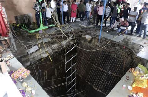 Covering over well at Indian temple collapses, killing 11