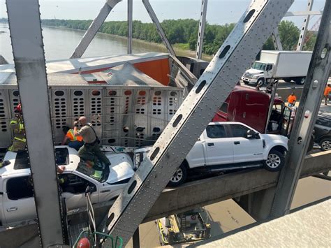 Cows, pallets of Bud Ice beer removed from Missouri bridge crash scene