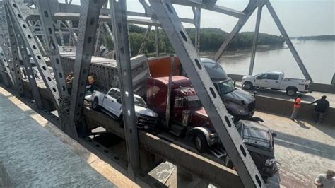 Cows removed, pallets of Bud Ice beer spilled in Missouri bridge crash