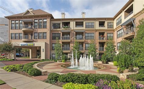 This commuter-friendly town is known for quick and easy drives from one neighborhood to the next. In fact, you can be in Downtown Dallas in less than 15 minutes from Cedar Crest. Named after the well-known Cedar Crest Golf Course, this neighborhood also provides nearby access to prominent spots in Dallas such as the Dallas Zoo, Trinity River, the …
