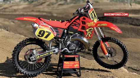 Many riders deem the Honda CRF450R faster than the CR500 when, in reality, the CR500 top speed is 93 mph (150 km/h) versus the former’s 87 mph (140 km/h). Bringing out the bike’s full potential was simply a matter …. 