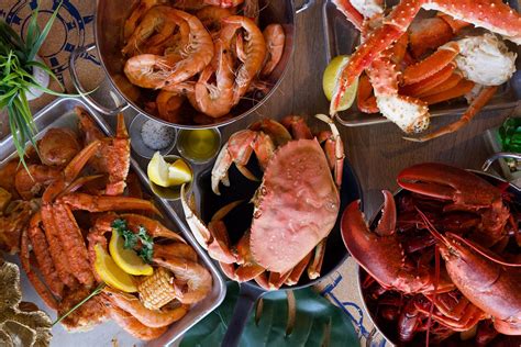 Crabhut. Go To Town. $95.00. Seafood bucket (see description below) and a lobster or a dungeness crab, mixed with a sauce of your choice. served with corn bread. 0. Seafood Bucket. $55.00. King crab leg, snow crab cluster, shrimp, crawfish, mussels, clams, potatoes, corn on the cob and sausages mixed in crab hut's addictive full house sauce. 0. 