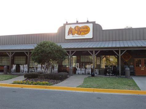 "Cracker Barrel Old Country Store&q