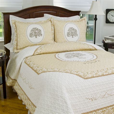 Bring the same quality, durability, and classic style home with your own Cracker Barrel quilt or sham. Quilts. Delightful detail and quality comfort make it a must-have for beautifying a bedroom. Quilts can be used as either bedding or throw blankets on a sofa or reading chair, coverlets are only meant for use as bedspreads. Both are necessary .... 